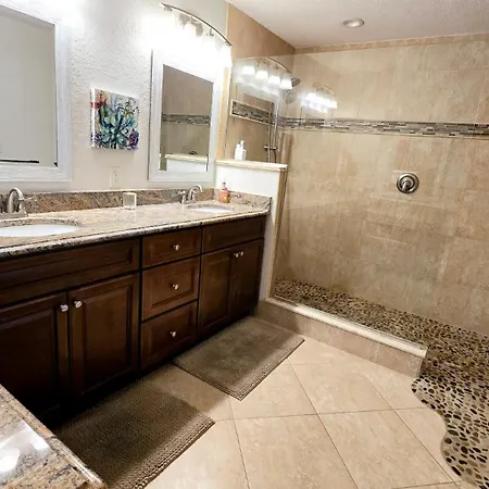 The Cape - Four Bedroom Cape Coral Exterior photo